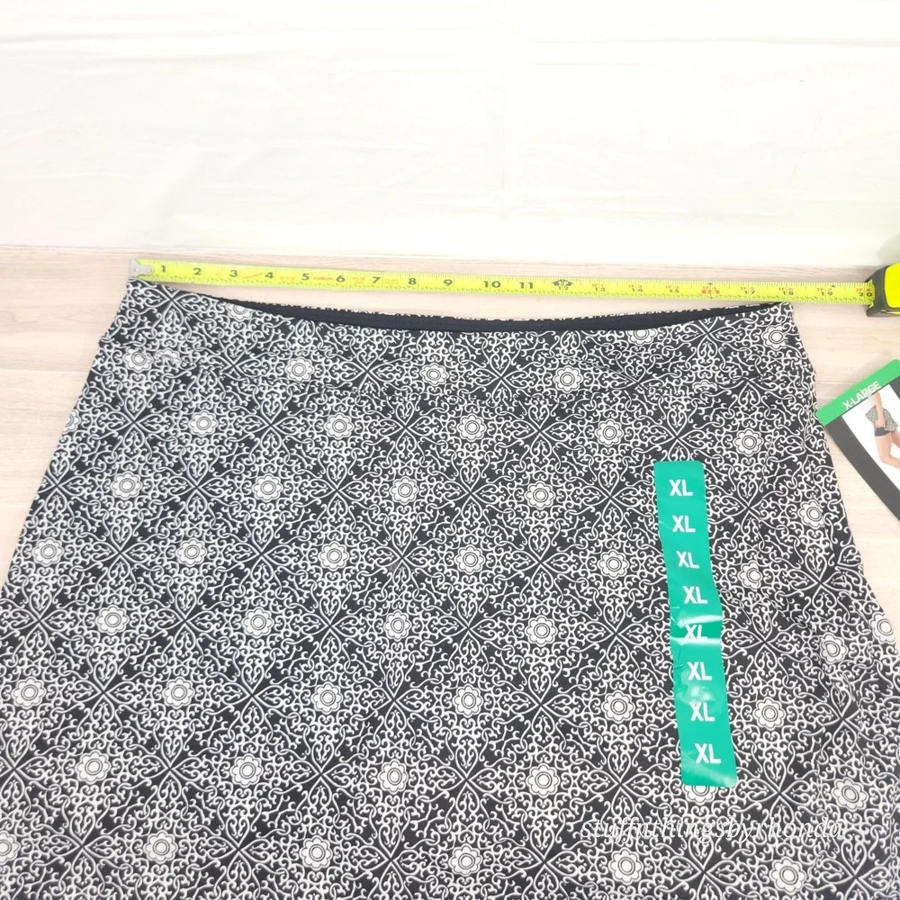 Tranquility‎ by Colorado Clothing Co Athletic Skort  B&W Abstract Print Size XL